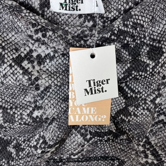 Tiger Mist Snakeskin Off the Shoulder Crop Top - Picture 4 of 8